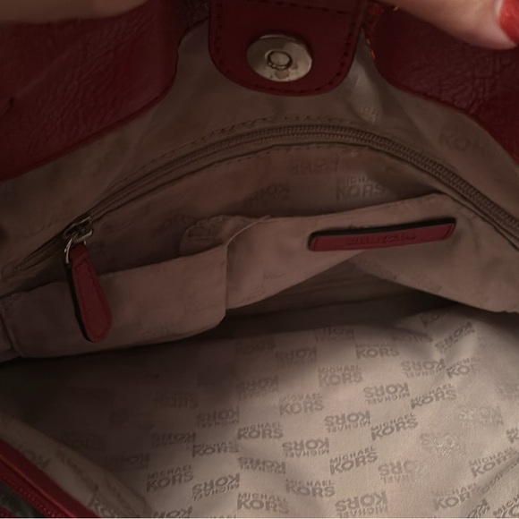 Michael Kors medium size purse - Picture 4 of 10